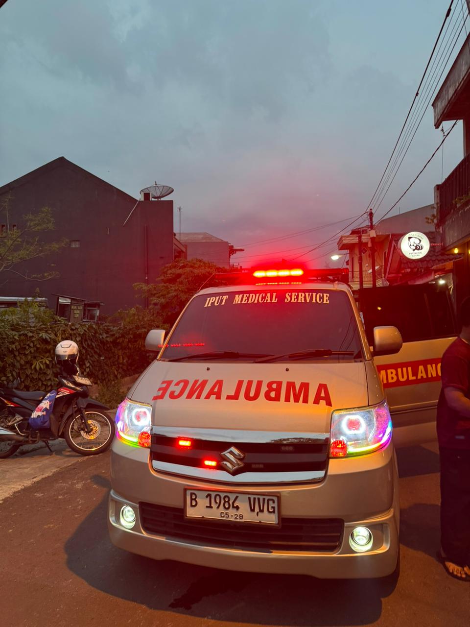 Jasa ambulans profesional 24 jam siap melayani transportasi medis untuk pasien darurat dan non-darurat.